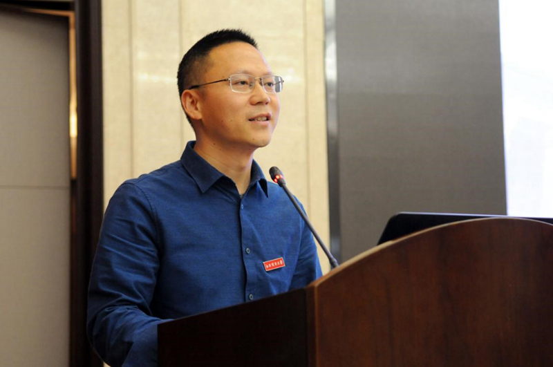 15何植民教授授课_副本.jpg